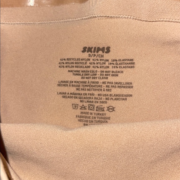 SKIMS Clay Shapewear HIGH-WAISTED THONG - Picture 4 of 4